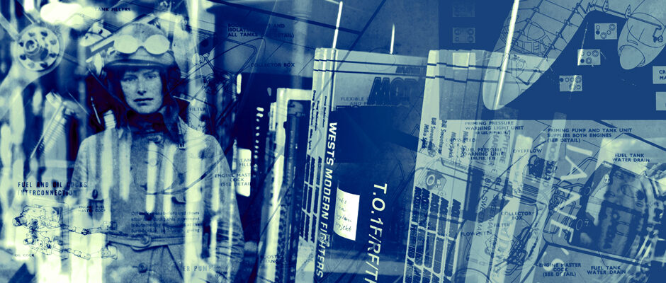 Grafiskt collage i bl&aring; toner med en pilot i flygdr&auml;kt, tekniska manualer och ritningar av flygplan.